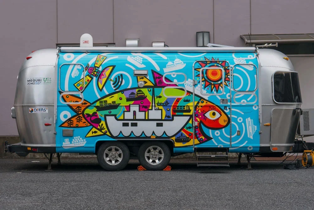 写真:移動型陸上支援センター外観